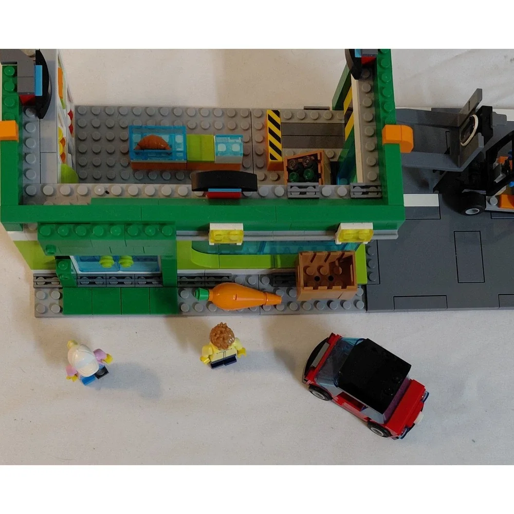 LEGO City Grocery Store 60347 - Nearly Complete - AS-IS / PARTS - 4 Figures